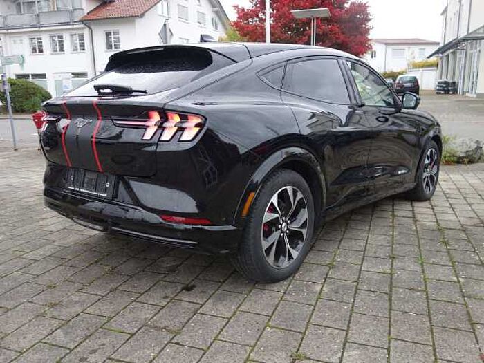 Ford Mustang Mach-E Basis AWD