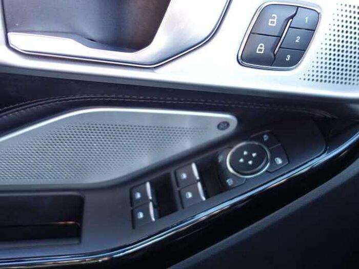 Ford Explorer Platinum Plug-in-Hybrid 4x4