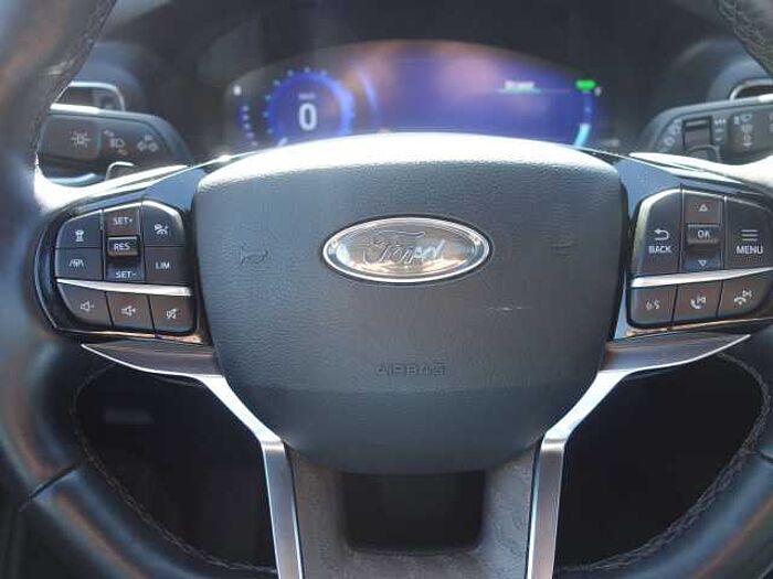 Ford Explorer Platinum Plug-in-Hybrid 4x4