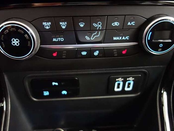 Ford EcoSport Titanium - wenig Kilometer
